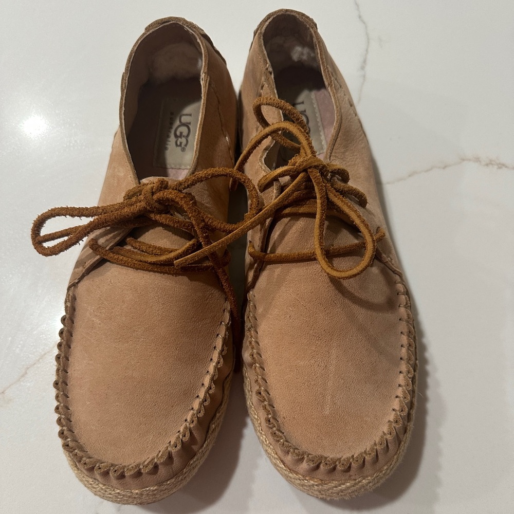 UGG Moccasin Driver tan all seasons size 7.5